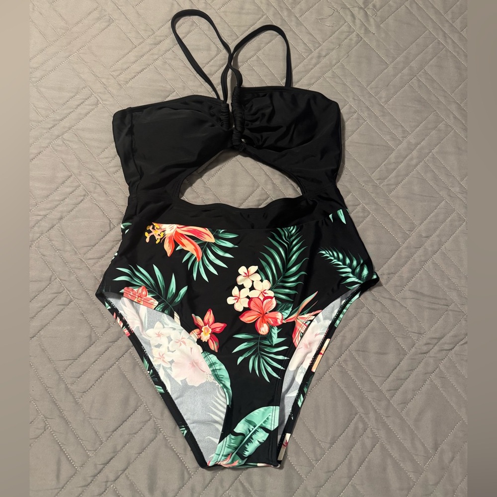 Cupshe Black and Green Tropical Cutout One Piece